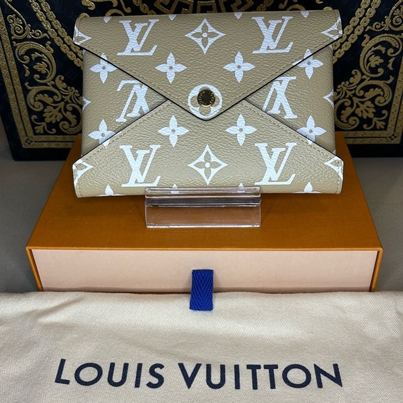Louis Vuitton Handbags - LOUIS VUITTON | Limited Edition Medium Monogram Kirigami Pochette